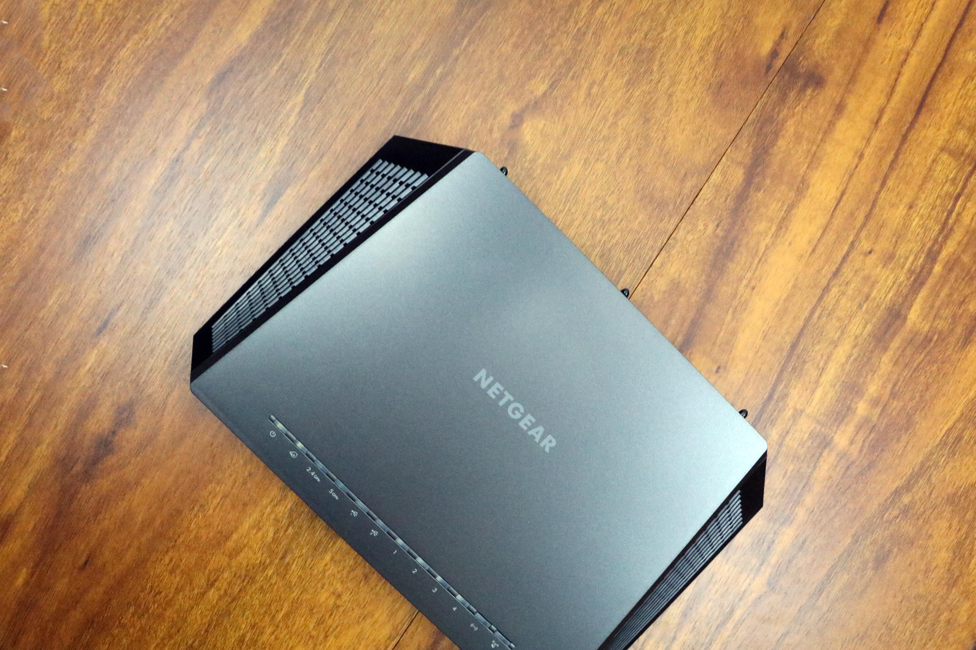 Netgear R7800 VPN路由器，打造无忧安全网络新境界,在当下这个信息爆炸的时代，网络安全问题日益凸显，成为了公众关注的焦点，Netgear R7800作为一款高性能路由器，不仅以其卓越的性能著称，还具备强大的VPN功能，为用户提供了安全稳定的网络环境，本文将深入剖析Netgear R7800 VPN路由器的特性、配置步骤以及在现实生活中的显著优势。,netgear r7800 vpn,VPN服,购买VPN服务,IPsec VPN,第1张