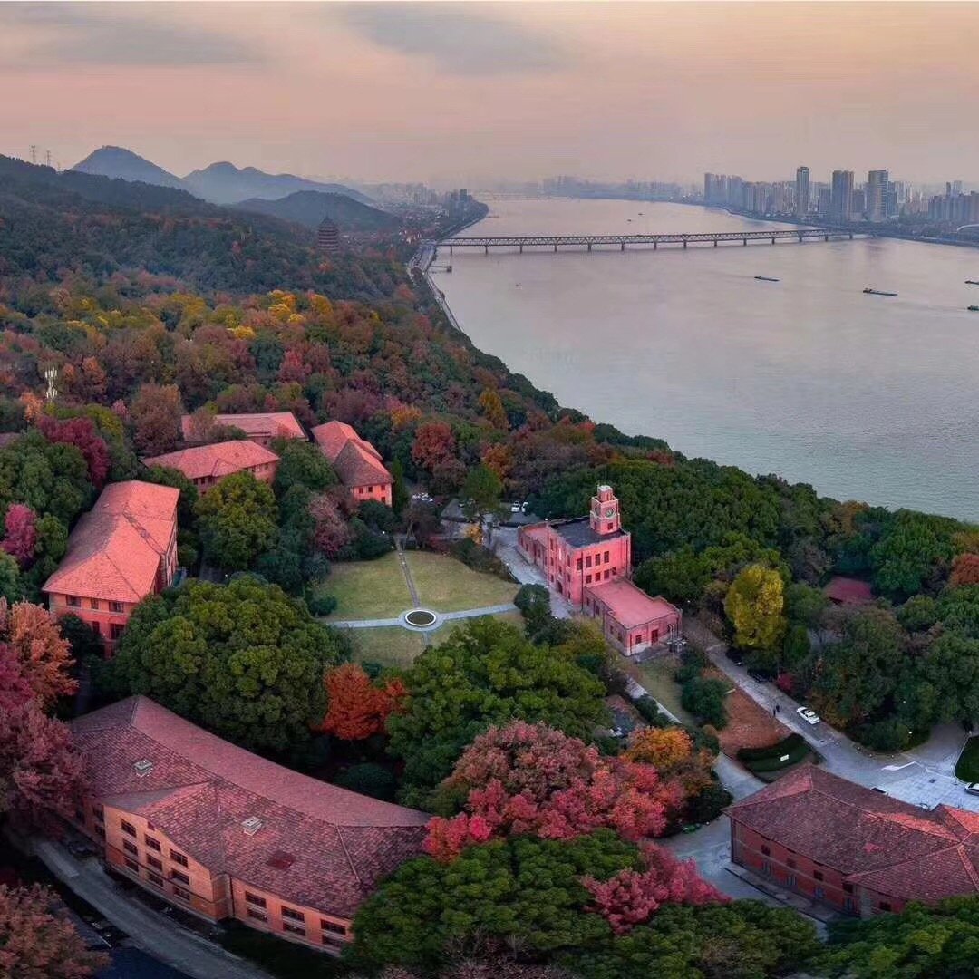 浙江大学智慧校园的数字枢纽，VPN隧道桥梁,浙江大学校园风景,浙江大学vpn 隧道,at,第1张